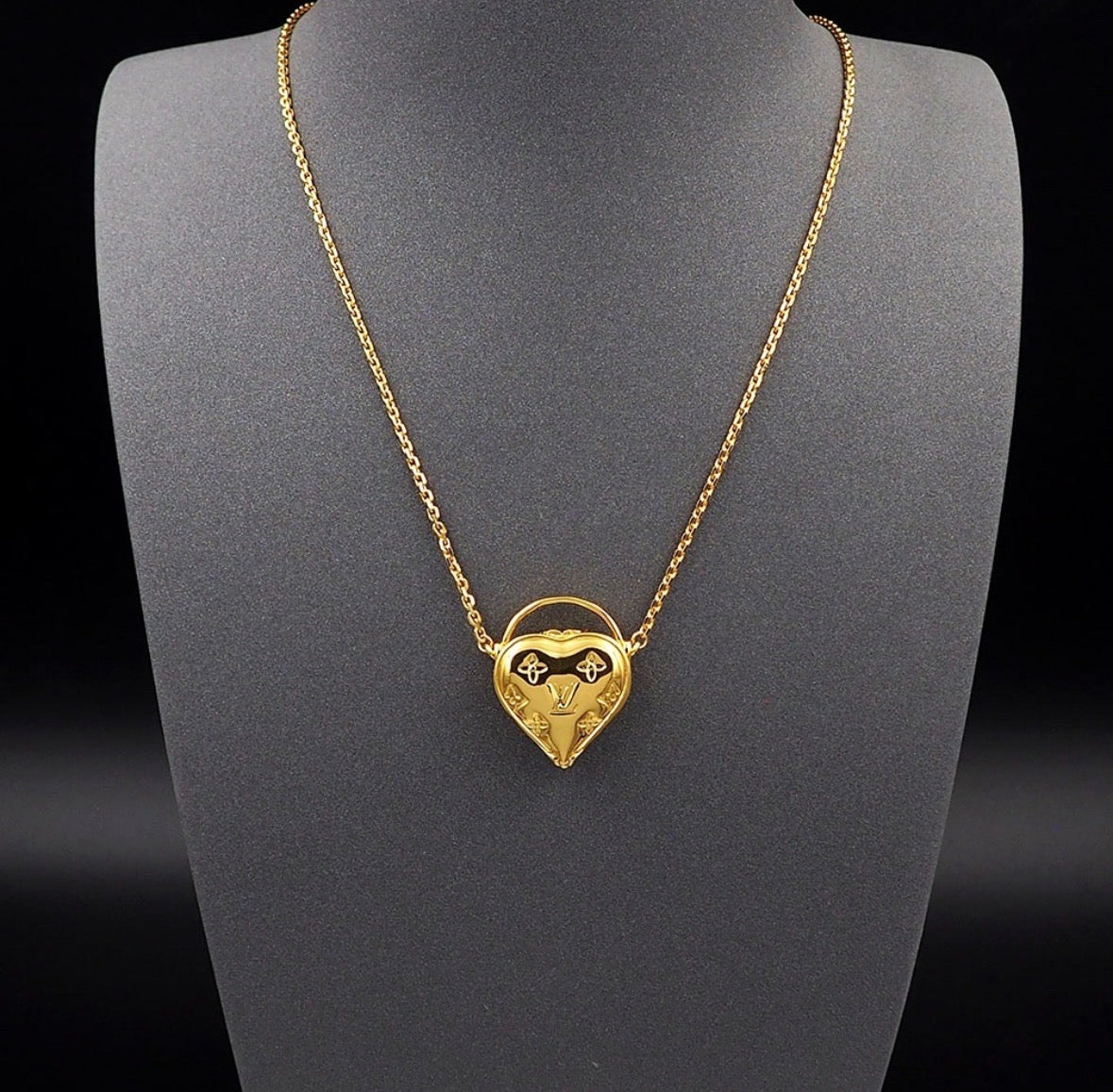 Collana Lv