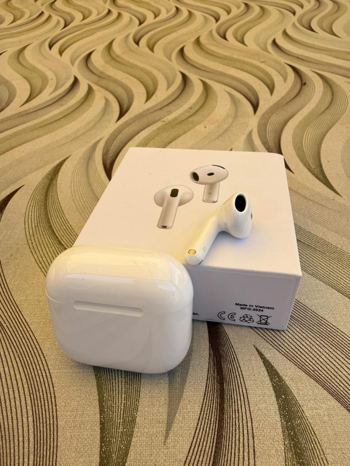 AirPods 4