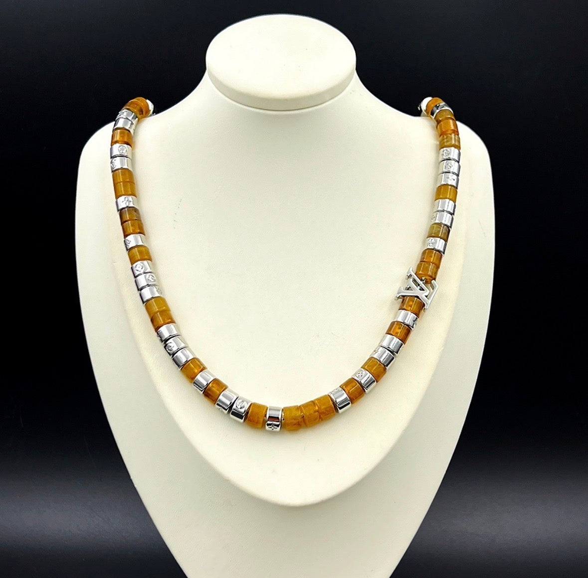 Collana Lv