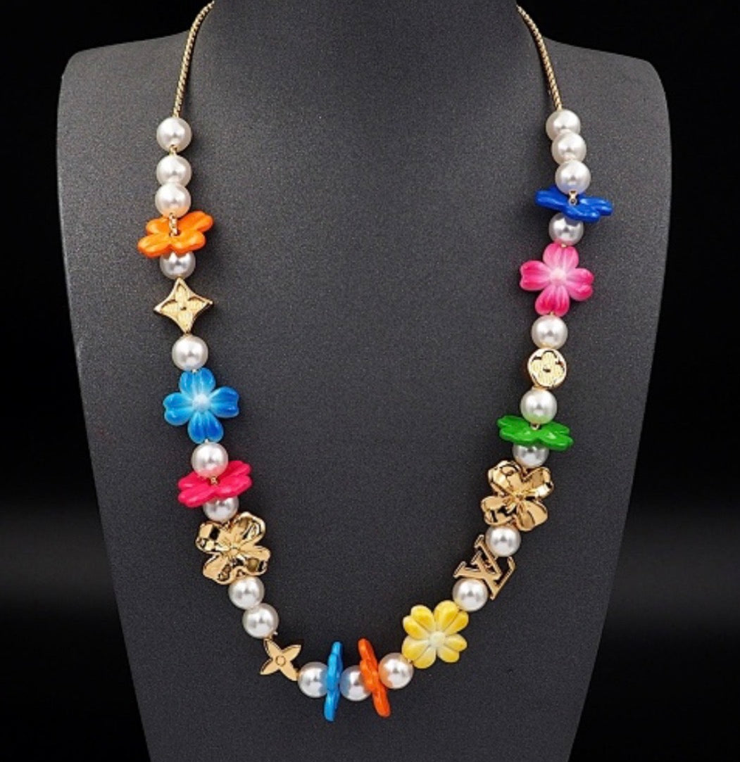 Collana Lv
