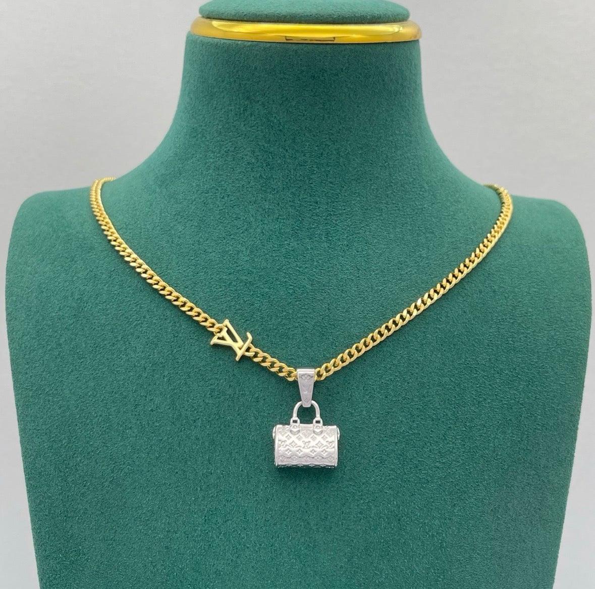 Collana Lv