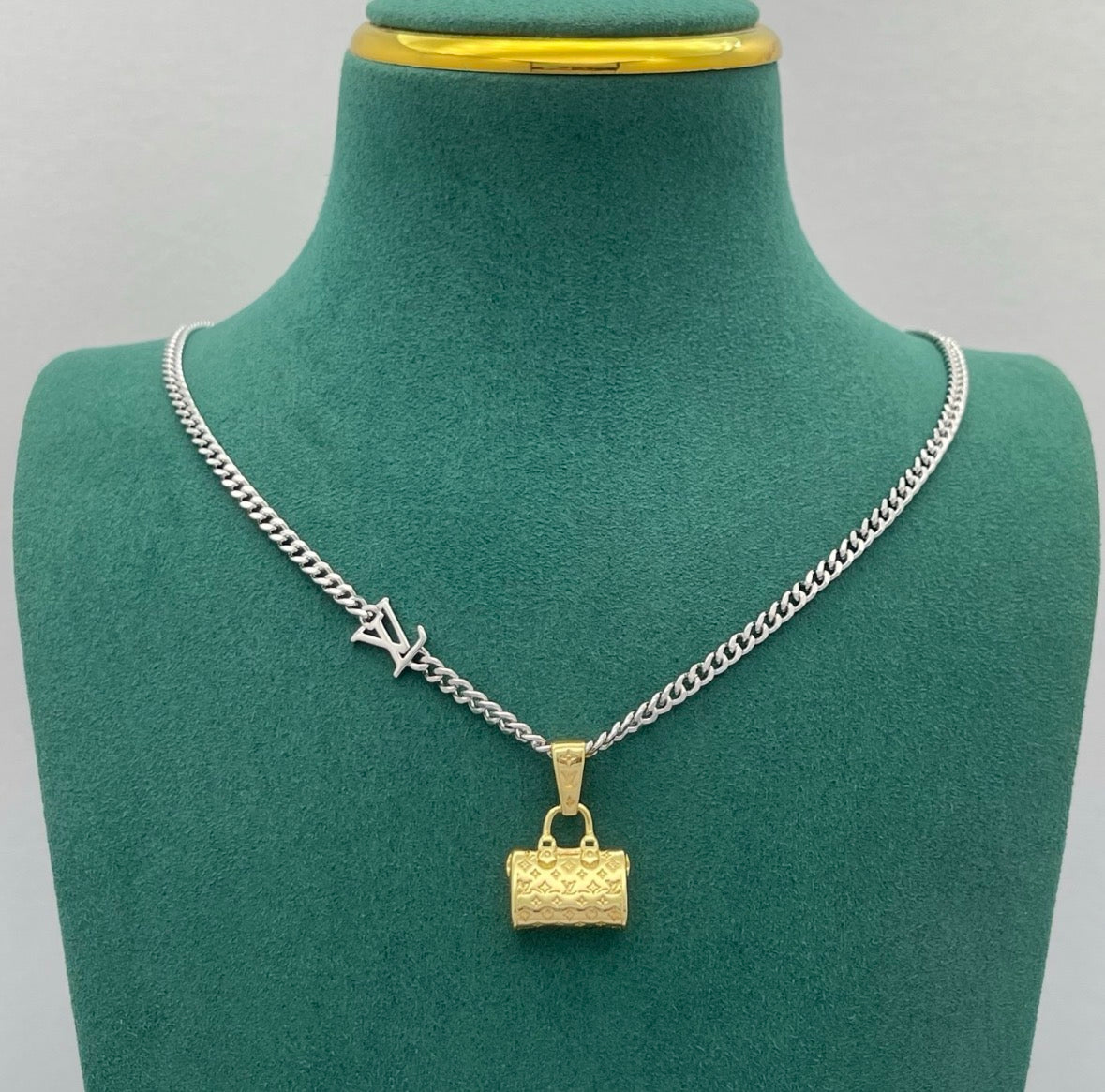 Collana Lv