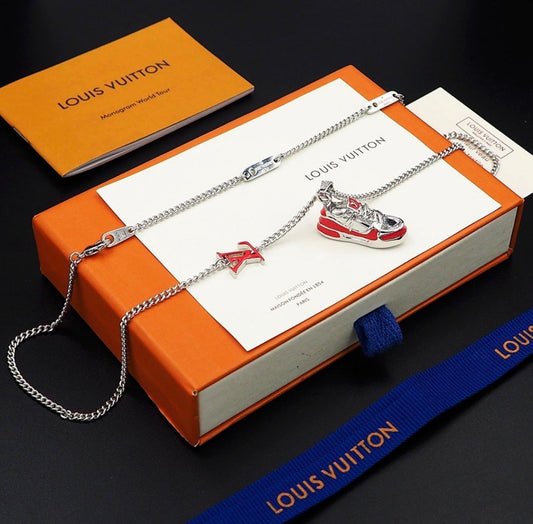 Collana Lv