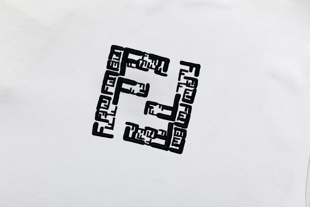 Fendi t-shirt - Image 4